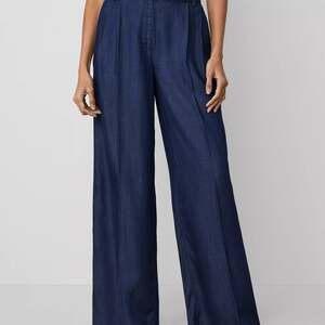 Ann Taylor The Wide Leg Pants in Refined Denim